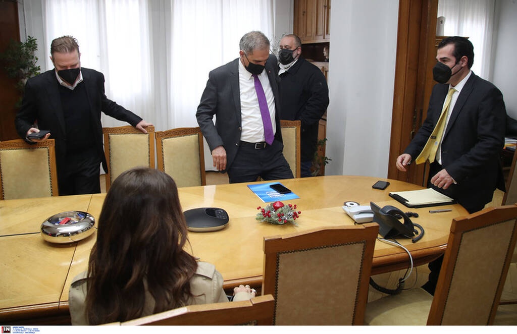Πλεύρης: «Ταβάνι τα 1.000 άτομα στα γήπεδα για 15 μέρες και βλέπουμε»