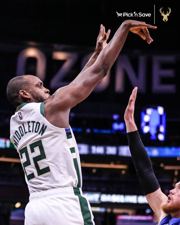 NBA: Νικηφόρο φινάλε για το 2021 οι Μπακς με κορυφαίο Giannis (photos+videos)