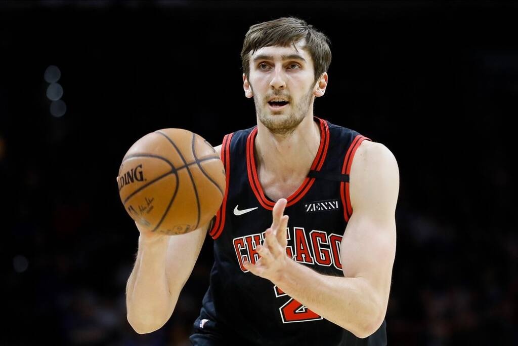 NBA: «Γίγαντας» σουτέρ ο νέος συμπαίκτης του Γιάννη Αντετοκούνμπο (video)