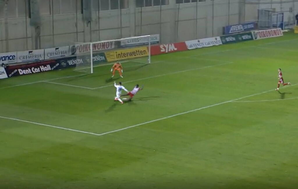 Απόλλων Σμύρνης-Ολυμπιακός: Η φάση με το μαρκάρισμα του Μπα στον Γιαννιώτα (video)