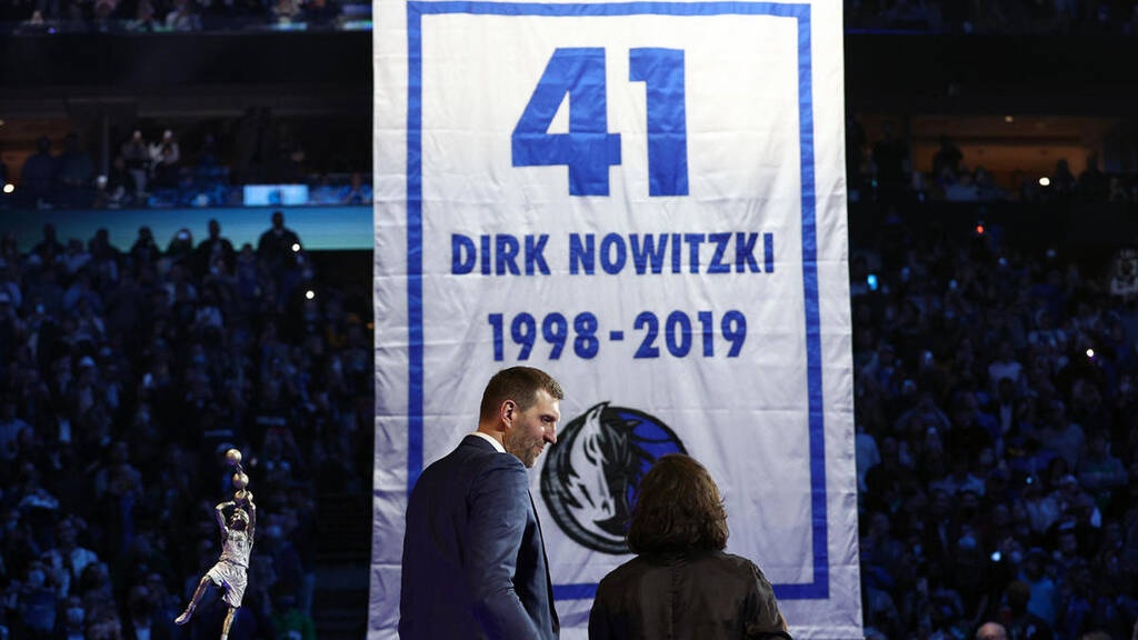 NBA: Τίμησαν Νοβίτσκι οι Μάβερικς (video+photos)