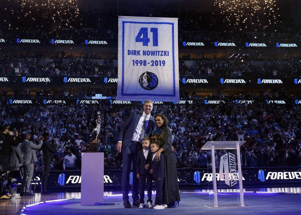 NBA: Τίμησαν Νοβίτσκι οι Μάβερικς (video+photos)