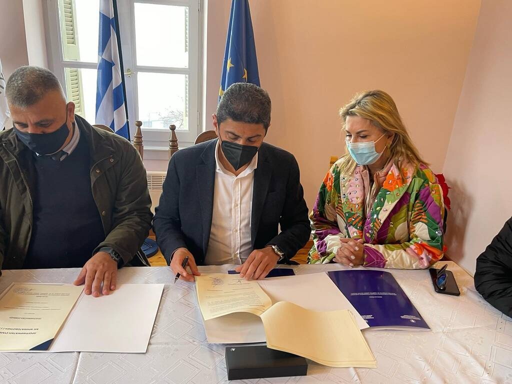 Αυγενάκης: «Υπογράφηκε η προγραμματική σύμβαση για τη βελτίωση γηπέδων στο Νότιο Πήλιο»