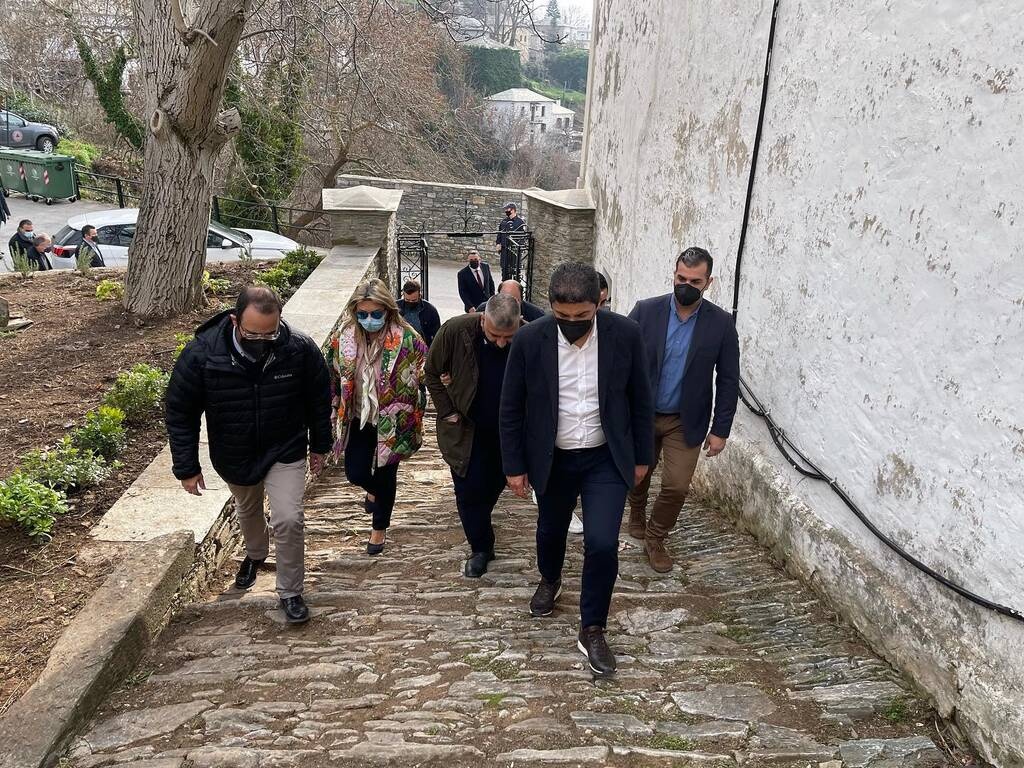 Αυγενάκης: «Υπογράφηκε η προγραμματική σύμβαση για τη βελτίωση γηπέδων στο Νότιο Πήλιο»