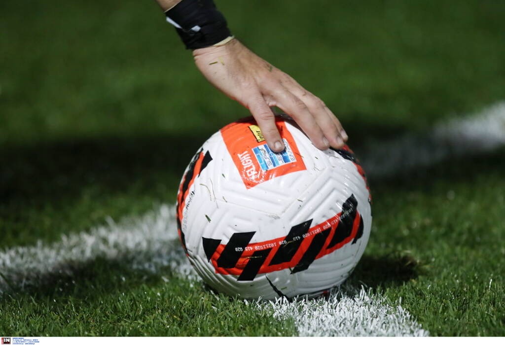 Super League: Οι αλλαγές που προτείνει για το υγειονομικό πρωτόκολλο