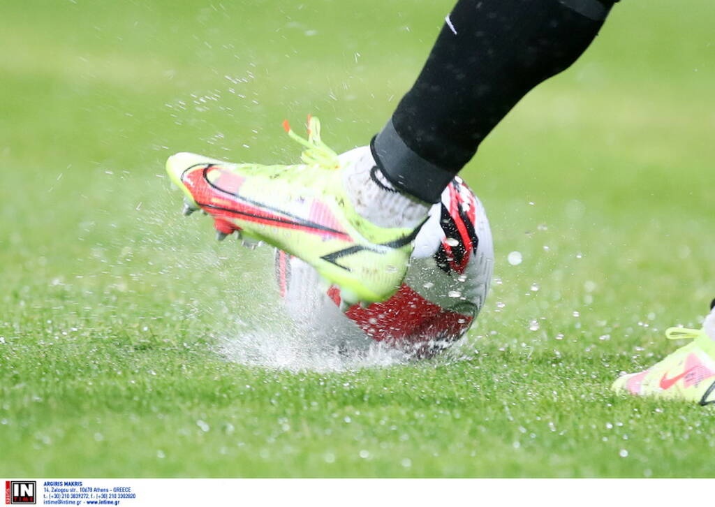 Super League: Οι αλλαγές που προτείνει για το υγειονομικό πρωτόκολλο