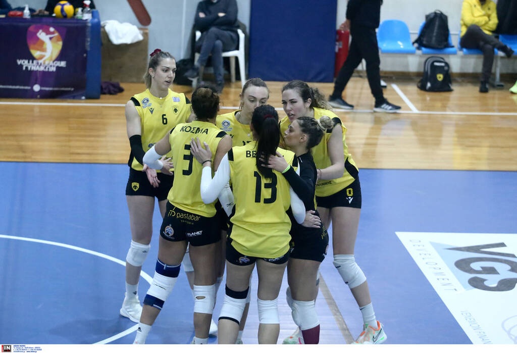 Volleyleague γυναικών: Επεισοδιακή νίκη για ΑΕΚ – Διακοπή λόγω φωτοβολίδας