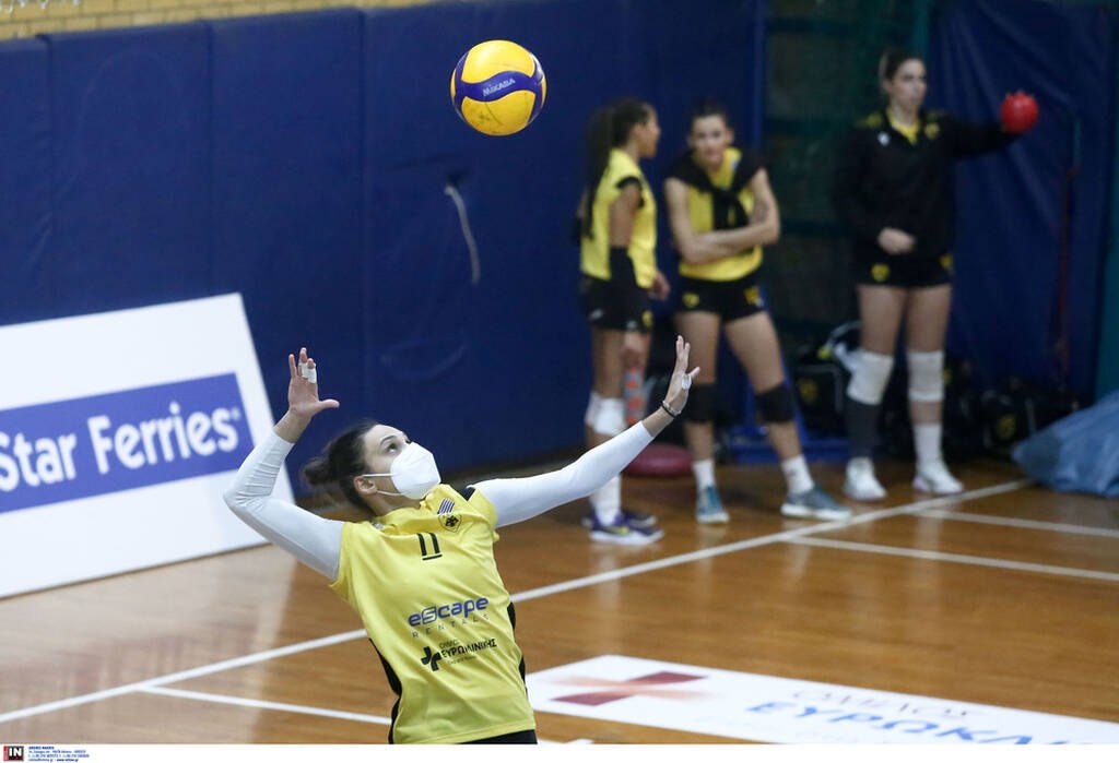 Volleyleague γυναικών: Επεισοδιακή νίκη για ΑΕΚ – Διακοπή λόγω φωτοβολίδας