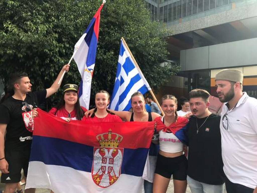 Νόβακ Τζόκοβιτς: Έλληνες και Σέρβοι χόρεψαν συρτάκι για τη δικαίωσή του (video)