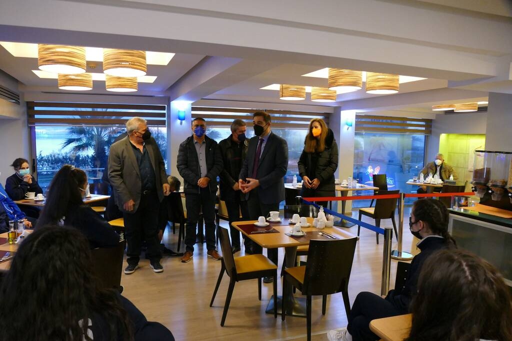 ΕΟΠΕ: Ευχές από τον Δήμαρχο Αλίμου, Ανδρέα Κονδύλη στην Εθνική Κορασίδων (photos+video)