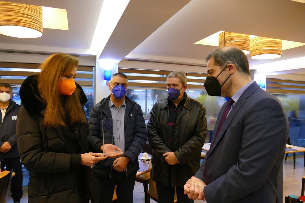 ΕΟΠΕ: Ευχές από τον Δήμαρχο Αλίμου, Ανδρέα Κονδύλη στην Εθνική Κορασίδων (photos+video)