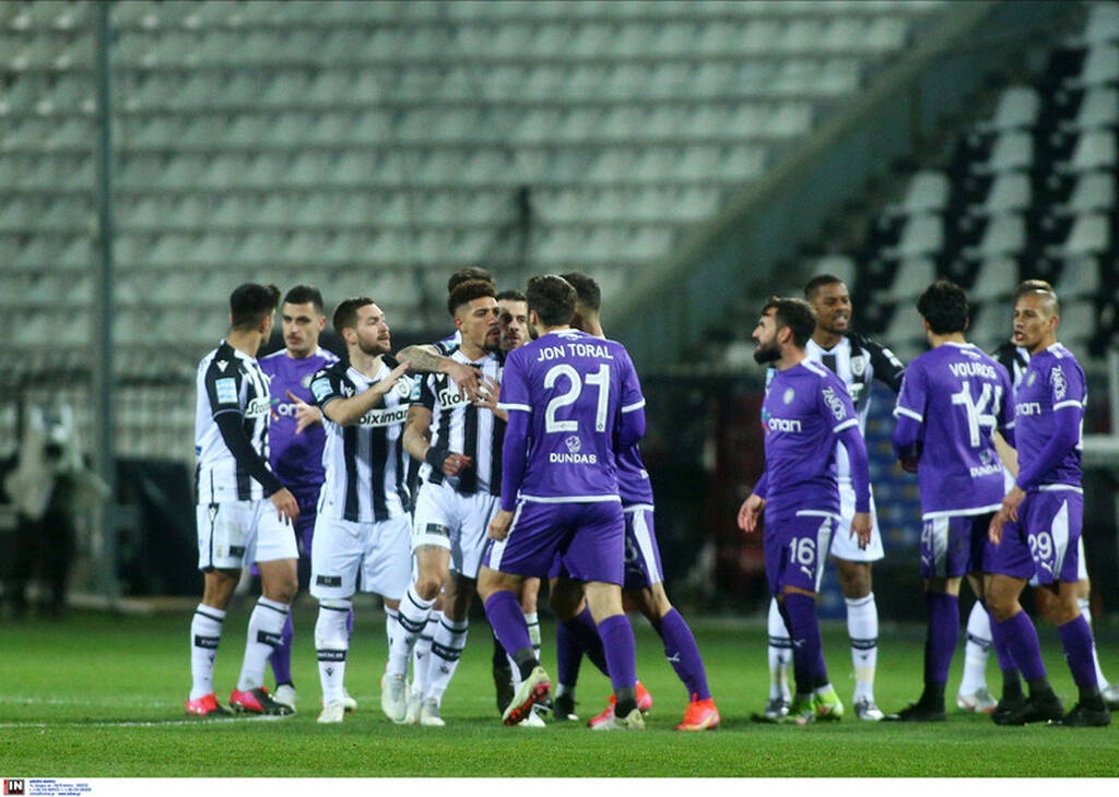 ΟΦΗ: Τέσσερις παίκτες συμπλήρωσαν κάρτες στο ματς με τον ΠΑΟΚ!