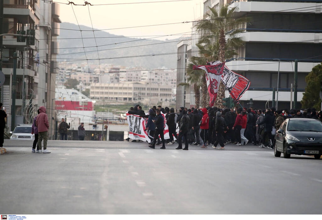 Παναθηναϊκός-Ολυμπιακός: Πορεία διαμαρτυρίας των «ερυθρόλευκων» οπαδών (photos)