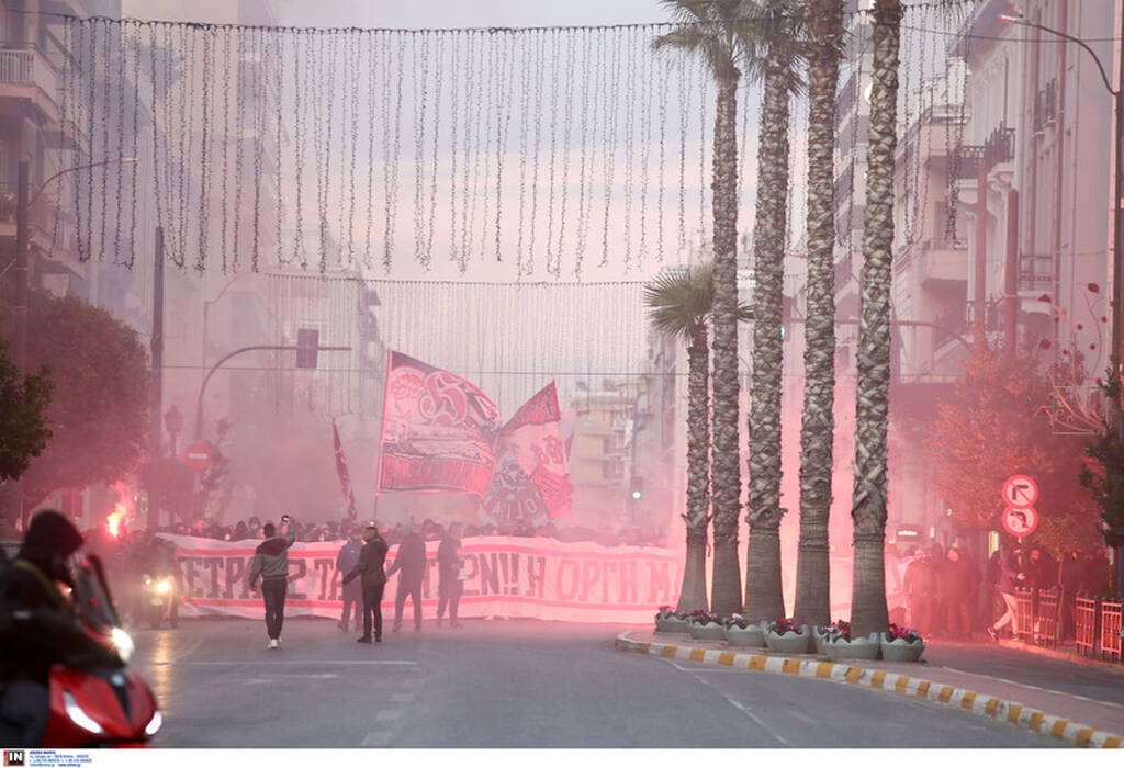 Παναθηναϊκός-Ολυμπιακός: Πορεία διαμαρτυρίας των «ερυθρόλευκων» οπαδών (photos)