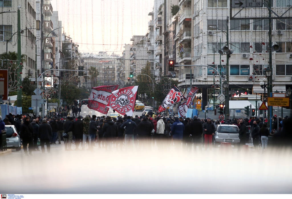 Παναθηναϊκός-Ολυμπιακός: Πορεία διαμαρτυρίας των «ερυθρόλευκων» οπαδών (photos)