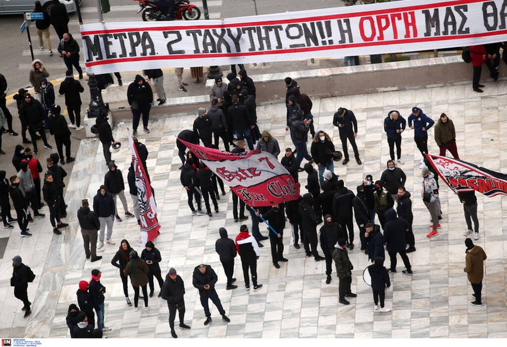 Παναθηναϊκός-Ολυμπιακός: Πορεία διαμαρτυρίας των «ερυθρόλευκων» οπαδών (photos)