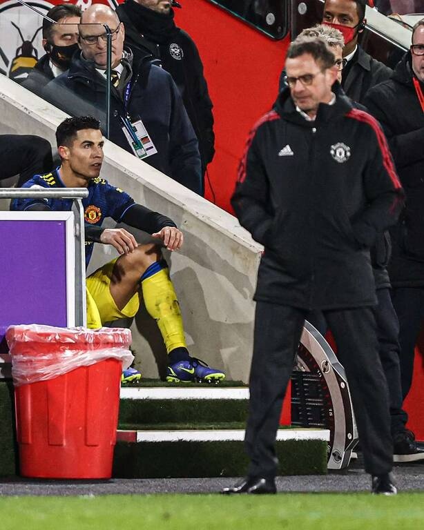 Premier League: Έξαλλος ο Κριστιάνο με την αλλαγή του – Τα… έσουρε στον Ράγκνικ (Video+Photos)