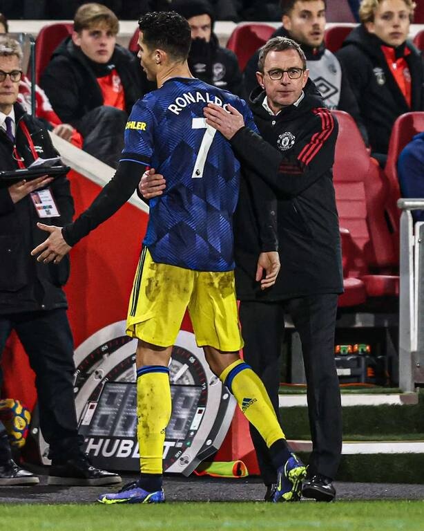 Premier League: Έξαλλος ο Κριστιάνο με την αλλαγή του – Τα… έσουρε στον Ράγκνικ (Video+Photos)