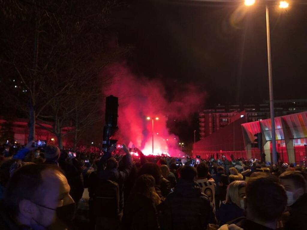 Οπαδοί της Σοσιεδάδ έσπασαν το πούλμαν της Ατλέτικο! - Οργή Σιμεόνε! (video)