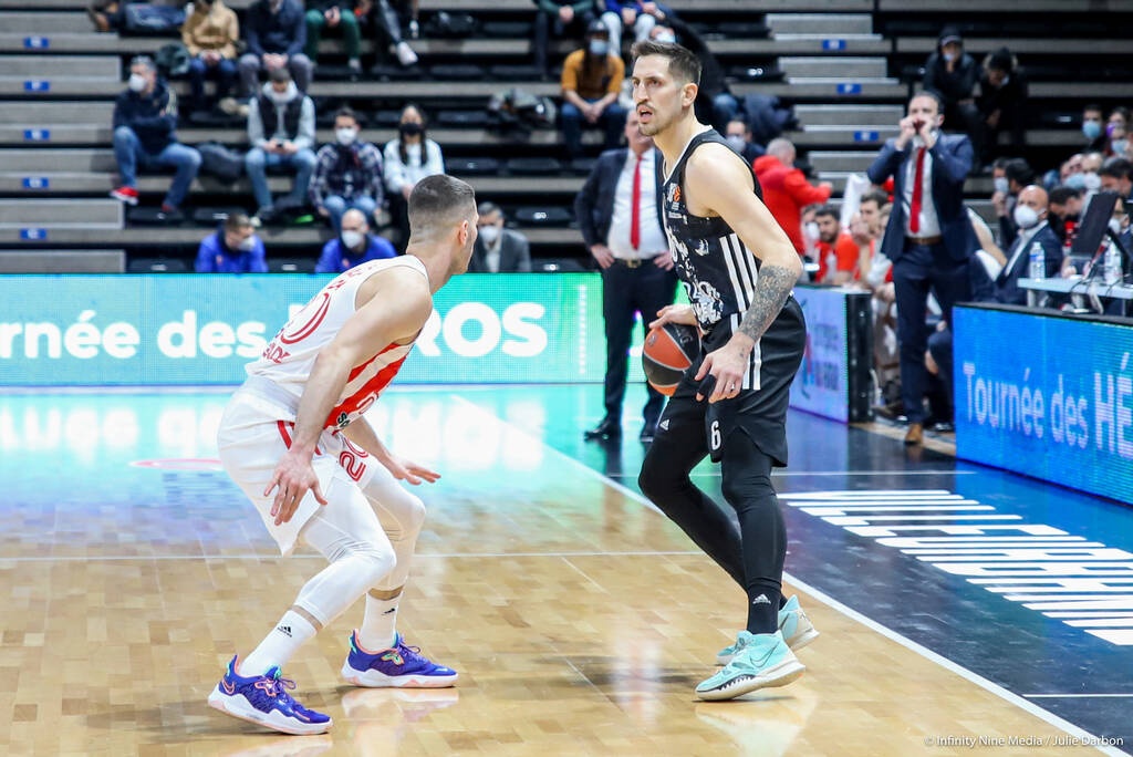 Βιλερμπάν-Ερυθρός Αστέρας 69-67: Επιστροφή με υπογραφή Τζόουνς