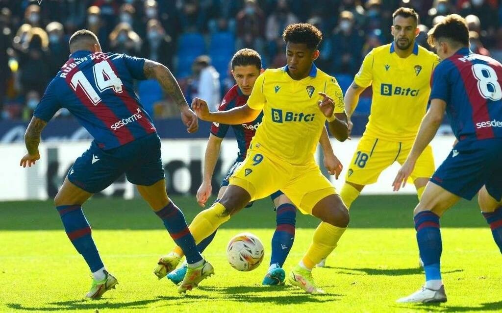 La Liga: «Ανάσα» για Κάντιθ, κατρακυλά η Λεβάντε (Photos)