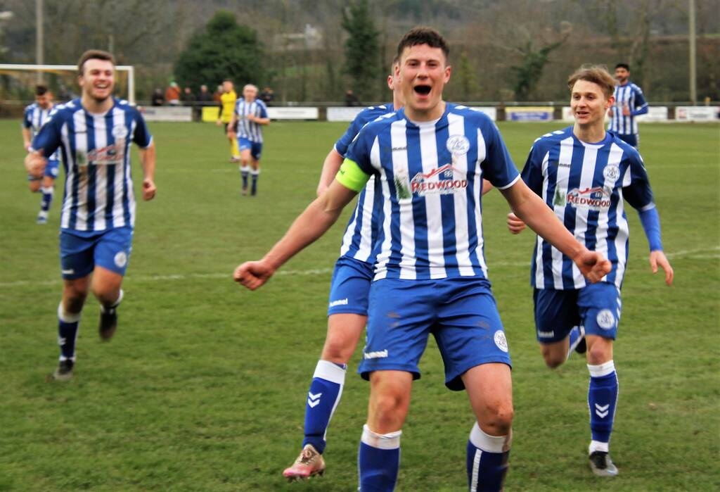 Συγκλονιστικό γκολ σε ερασιτεχνικό στην Αγγλία - Υποψήφιο για γκολ της χρονιάς! (vid+pics)