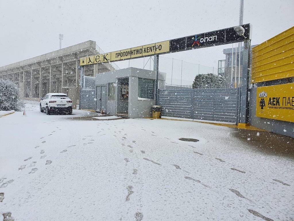 ΑΕΚ: Αποκλεισμένοι στα Σπάτα Γιαννίκης και Δημητριάδης - Μεγάλες ταλαιπωρίες για παίκτες (photos)