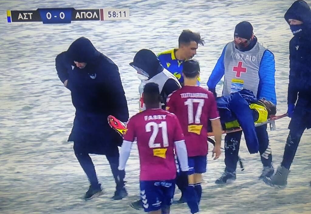 Σοκ στην Τρίπολη με Βέρχουλστ - Αποχώρησε με φορείο και κολάρο μετά από σύγκρουση με τον Σίτο