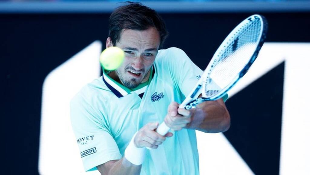 Australian Open: Στους «8» με… γκρίνια ο Ντανιίλ Μεντβέντεφ κόντρα στον Αλιασίμ (photos+videos)