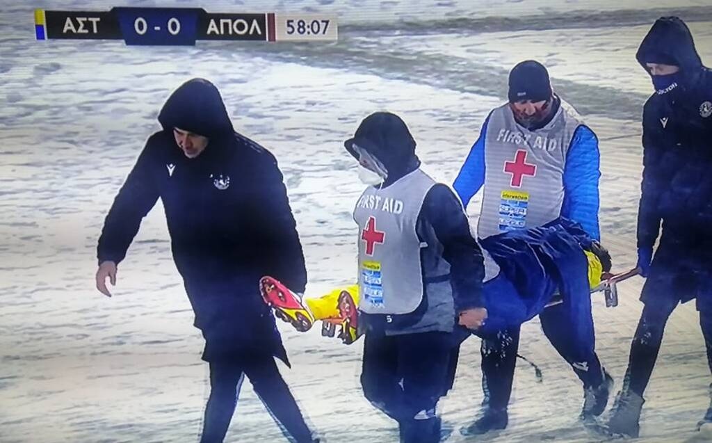 Σοκ στην Τρίπολη με Βέρχουλστ - Αποχώρησε με φορείο και κολάρο μετά από σύγκρουση με τον Σίτο