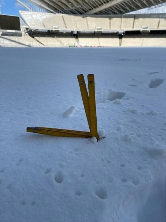 Απίστευτη εικόνα από το ΟΑΚΑ - Έως και 25 πόντους το χιόνι στο γήπεδο