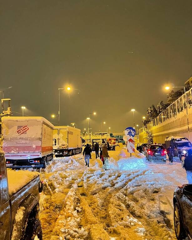 Μεγαλείο Μπουρούση: Ρυμούλκησε αυτοκίνητα που είχαν ακινητοποιηθεί!