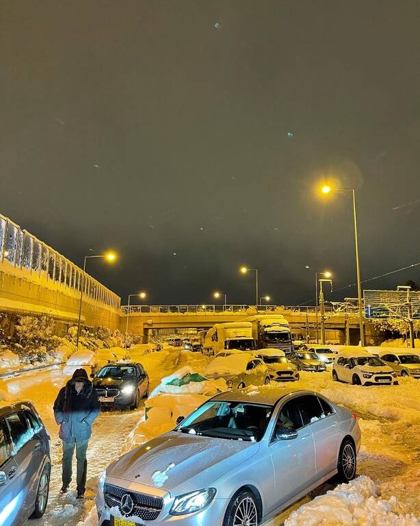 Μεγαλείο Μπουρούση: Ρυμούλκησε αυτοκίνητα που είχαν ακινητοποιηθεί!