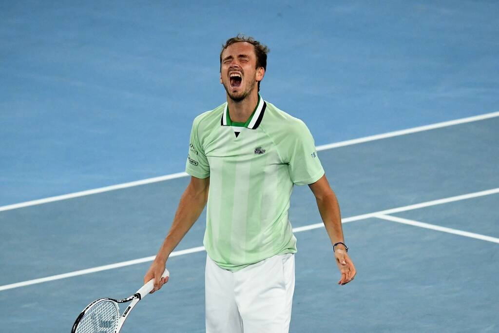 Australian Open: Τρομερή ανατροπή από Μεντβέντεφ - Ξανά στο δρόμο του Τσιτσιπά (photos+videos)
