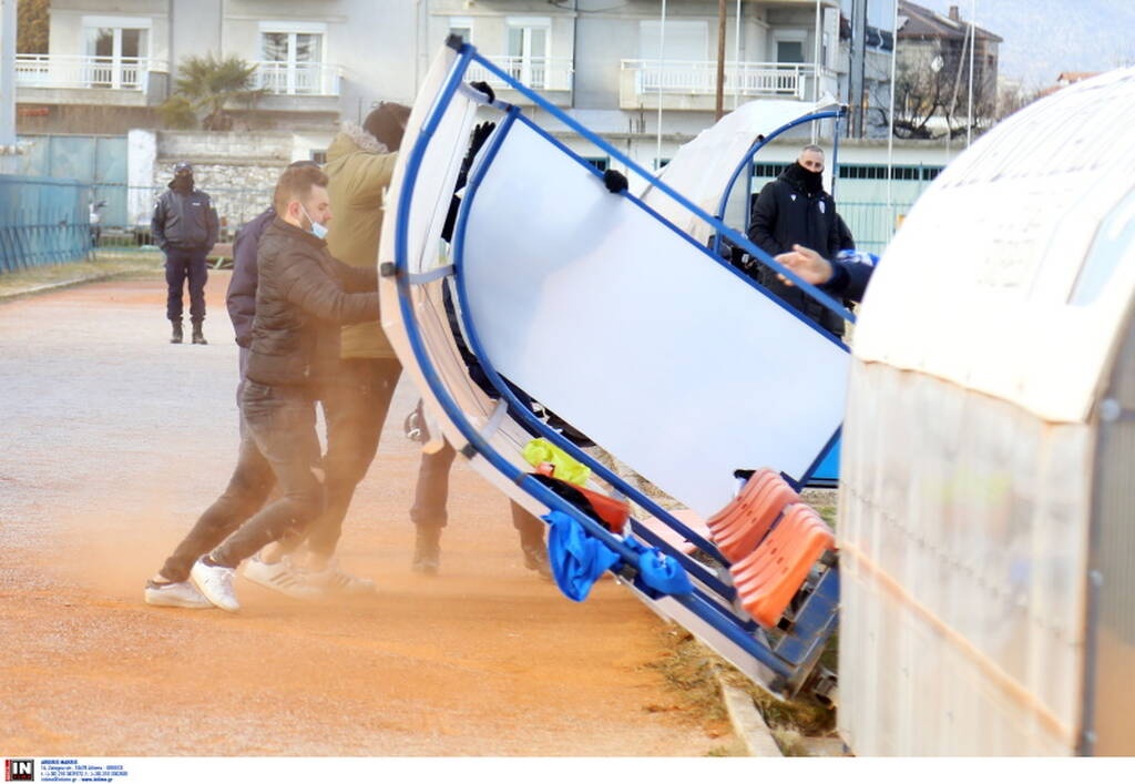 Super League 2: Απρόοπτο με τον πάγκο στην Αριδαία - Tον... σήκωσε ο αέρας (photos)