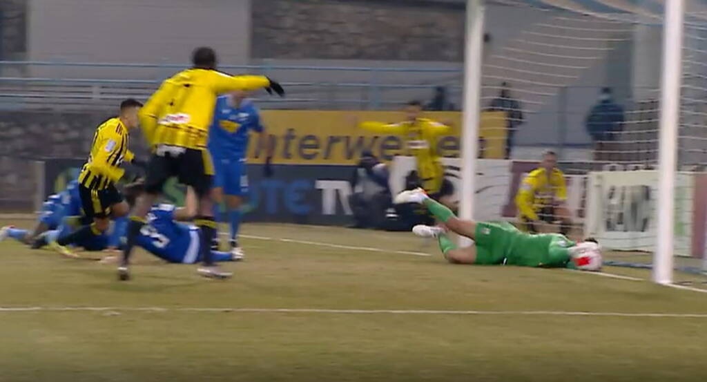 Φάση «φωτιά» στο Λαμία-Άρης: Πέρασε ή όχι η μπάλα την γραμμή; (photos+video)