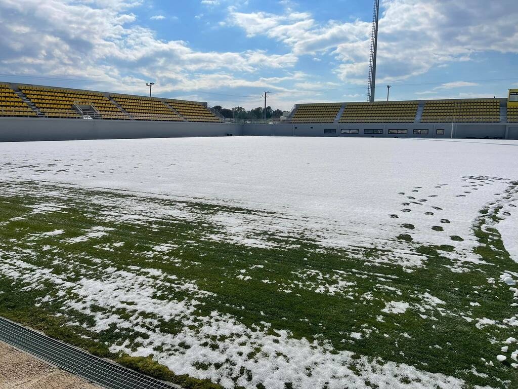 ΑΕΚ: Παραμένουν τα χιόνια στα Σπάτα - Τρέχουν για να παραδοθεί το γήπεδο (photos)