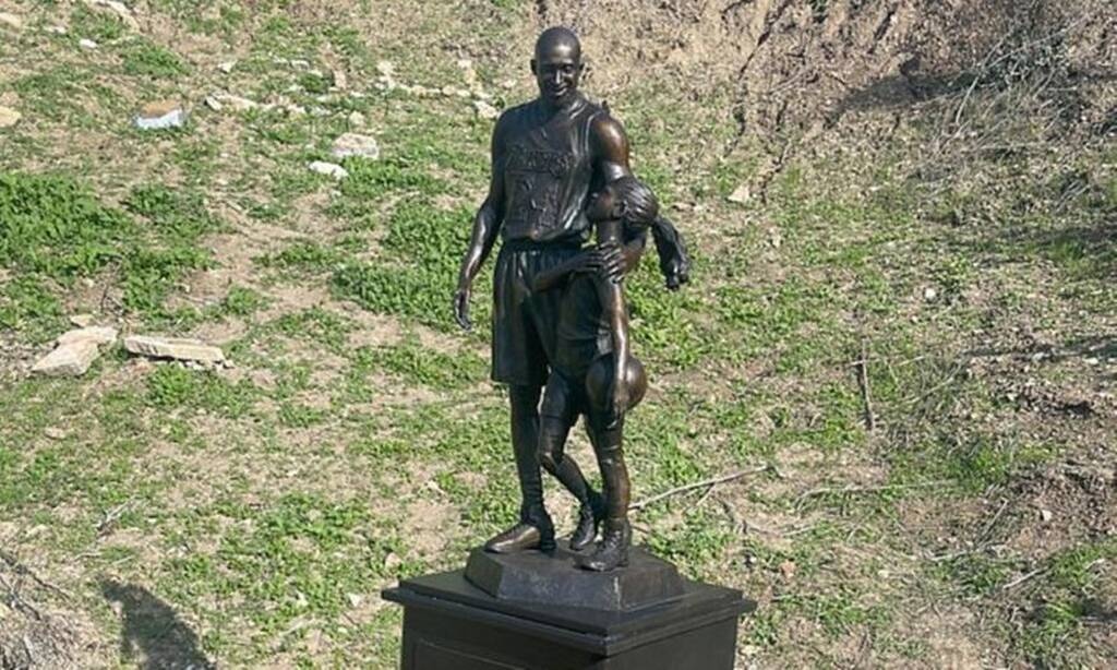 NBA: Αγαλμα του Κόμπι και της Τζιάνα στο σημείο της συντριβής (photos)