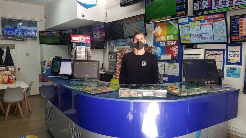 Ο κ. Πέτρος Νταλαμπέκης, ιδιοκτήτης καταστήματος ΟΠΑΠ στη Μυτιλήνη