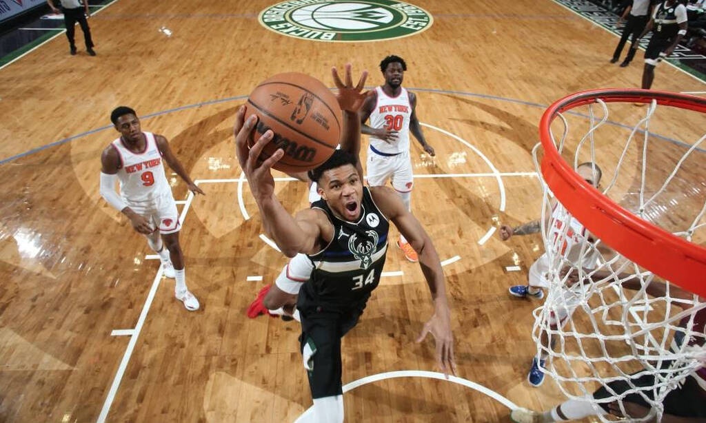 NBA: Εντυπωσιακός Γιάννης - Σαρωτικοί Μπακς (photos+video)