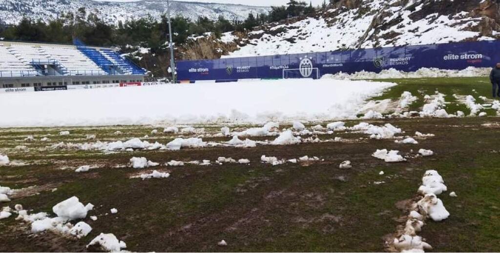 Κηφισιά-ΑΕΚ Β: Στον «αέρα» το παιχνίδι - Προσπάθειες να καθαριστεί το γήπεδο της Καισαριανής