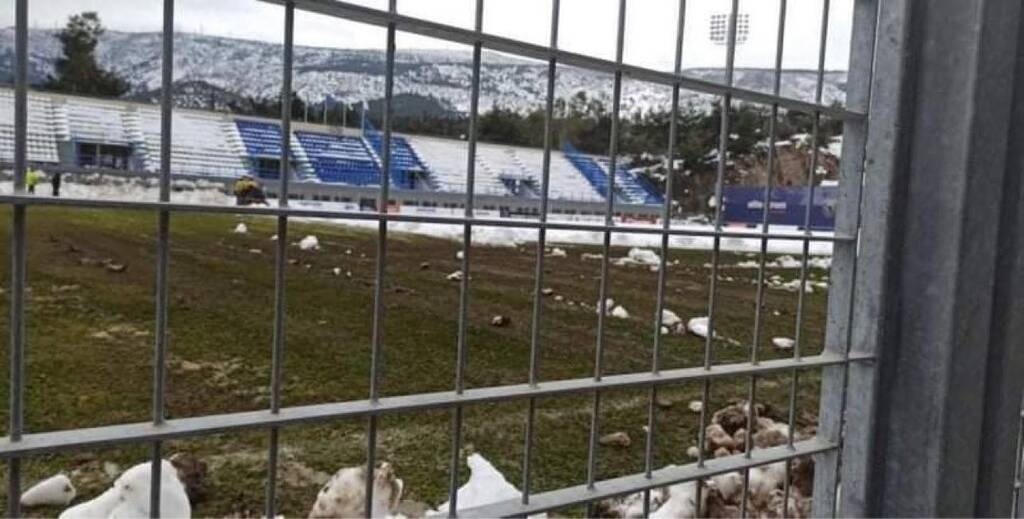 Κηφισιά-ΑΕΚ Β: Στον «αέρα» το παιχνίδι - Προσπάθειες να καθαριστεί το γήπεδο της Καισαριανής