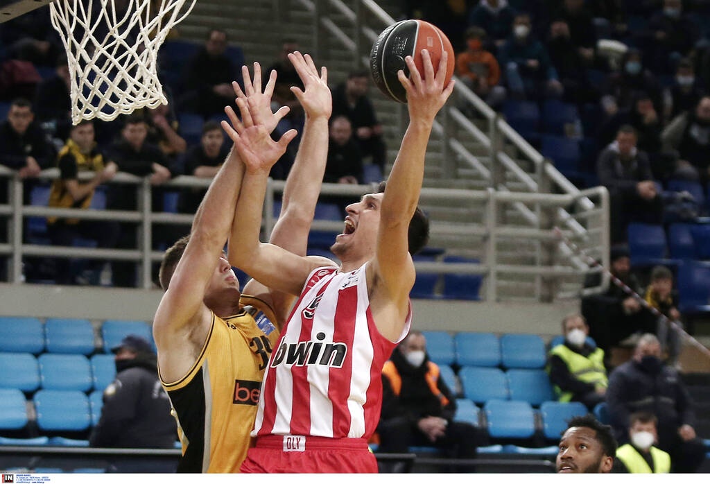 ΑΕΚ-Ολυμπιακός: Τα «όργια» Σλούκα και Ράουτινς και η «βόμβα» του Έισι (videos)