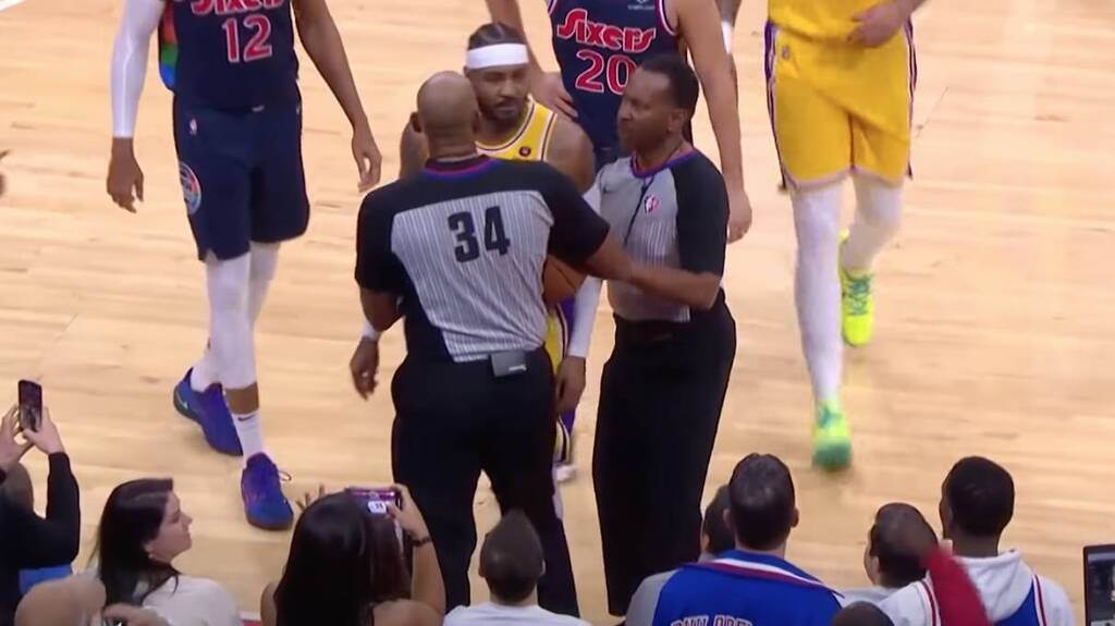 NBA: Εκτός αγώνων των Σίξερς ο οπαδός που έβριζε τον Καρμέλο (photos+video)