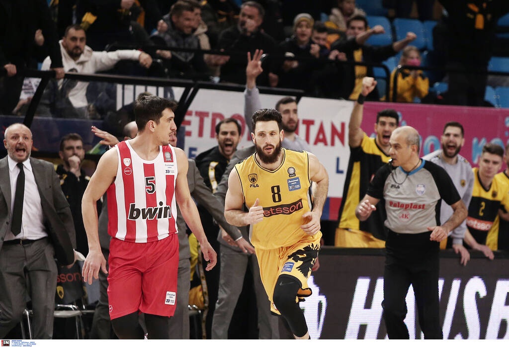 ΑΕΚ - Ολυμπιακός: Ένταση στα Λιόσια - Άνοιξε διάλογο με οπαδούς ο Μπαρτζώκας (video+photos)