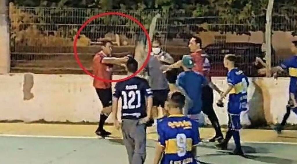 Βραζιλία: Αδιανότητες σκηνές σε ερασιτεχνικό παιχνίδι - Διαιτητής έβγαλε όπλο τραυματίζοντας παίκτες