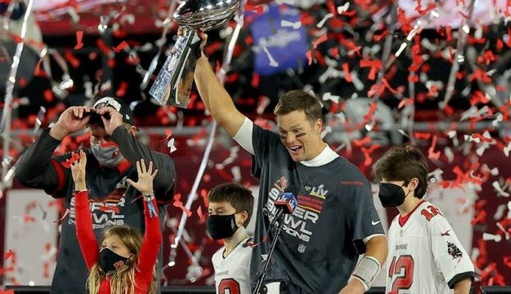 Τομ Μπρέιντι: Αποσύρεται ο GOAT του NFL - Οι ασύλληπτες επιδόσεις ενός θρύλου (photos+videos)