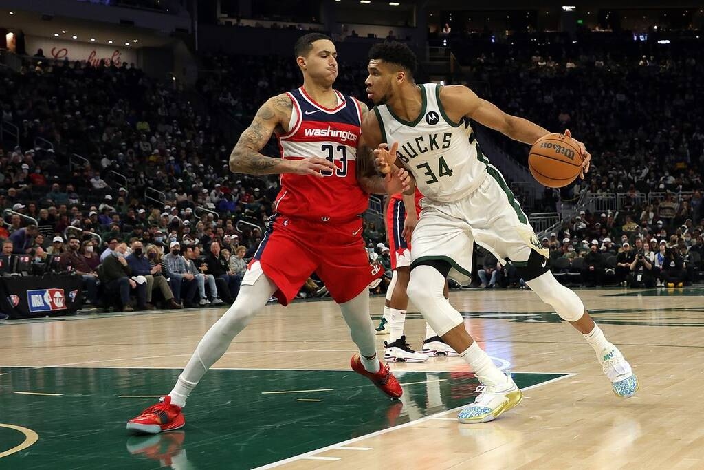 NBA: Επιστροφή στις νίκες για Μπακς με... τριπλό Γιάννη
