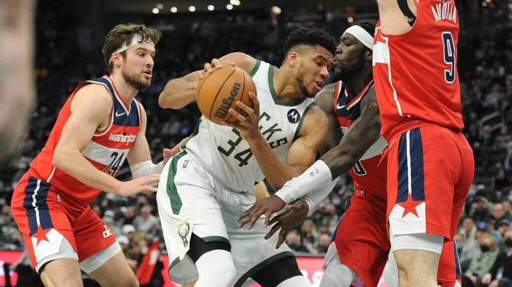 NBA: Επιστροφή στις νίκες για Μπακς με... τριπλό Γιάννη