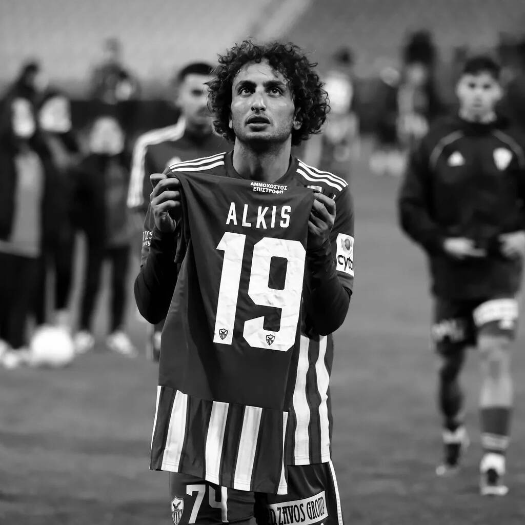 Συγκλόνισε ο Ουάρντα στην Ανόρθωση: Σήκωσε φανέλα για τον Άλκη (photos)